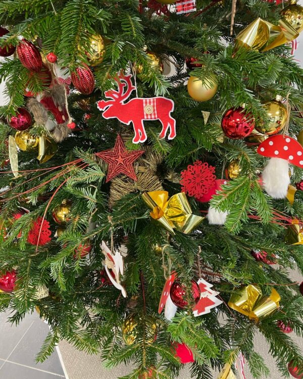 Arbre de Noël décoré (décoration non contractuelle)