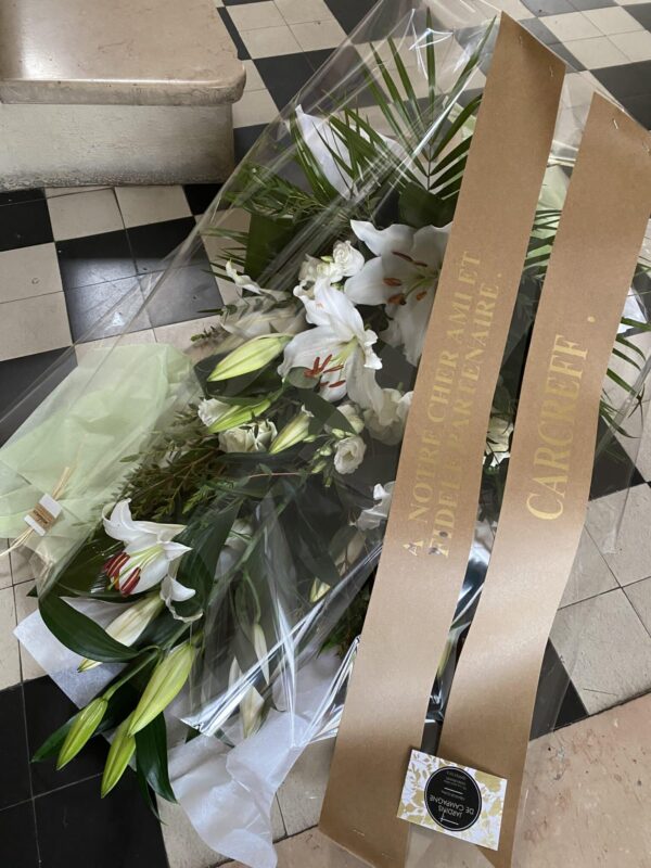 Bouquet de fleurs façon« gerbe »dégradé de fleurs emballées